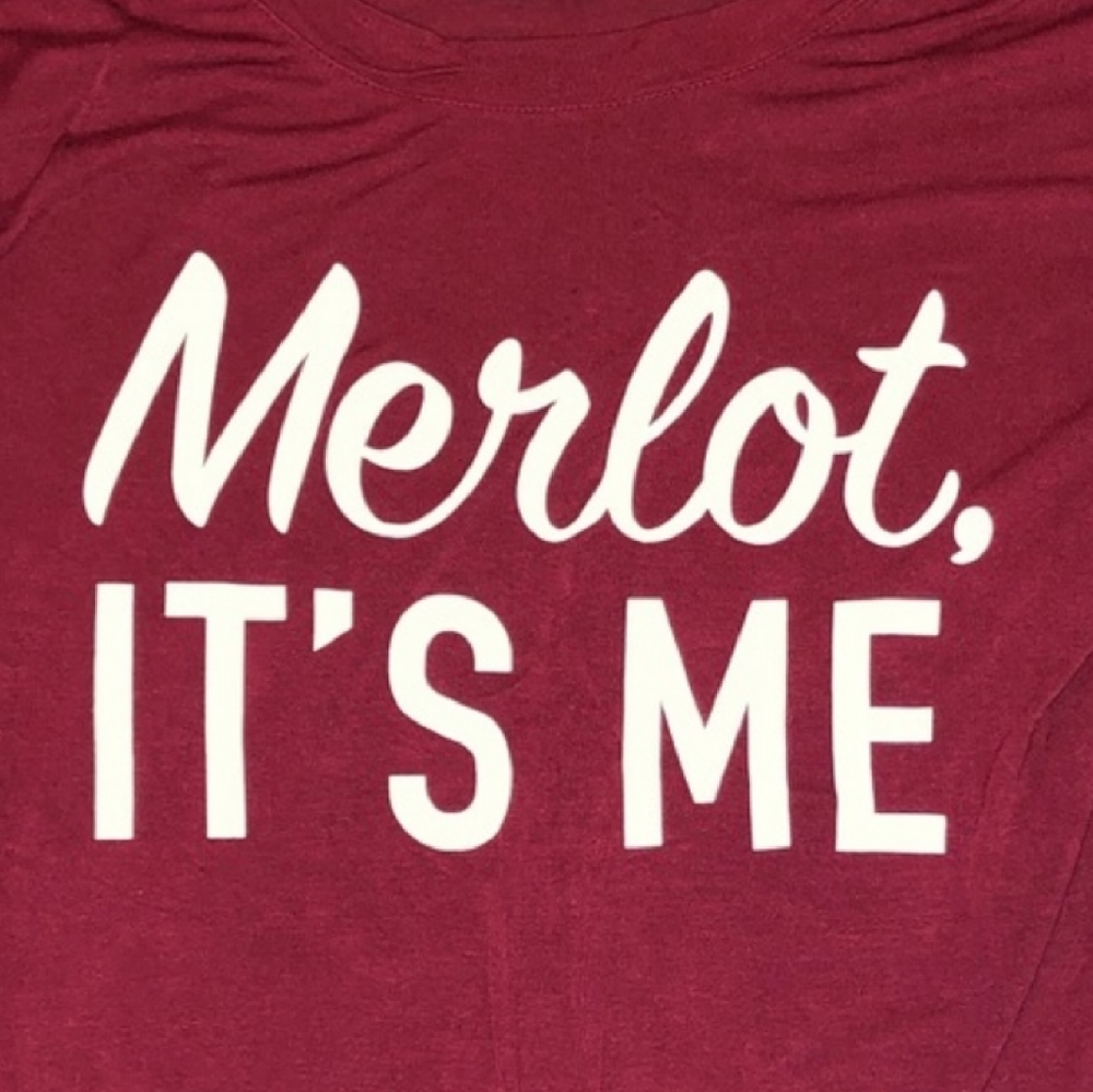 Merlot, IT'S ME T-shirt wine marron Play On Words Hello It's Me